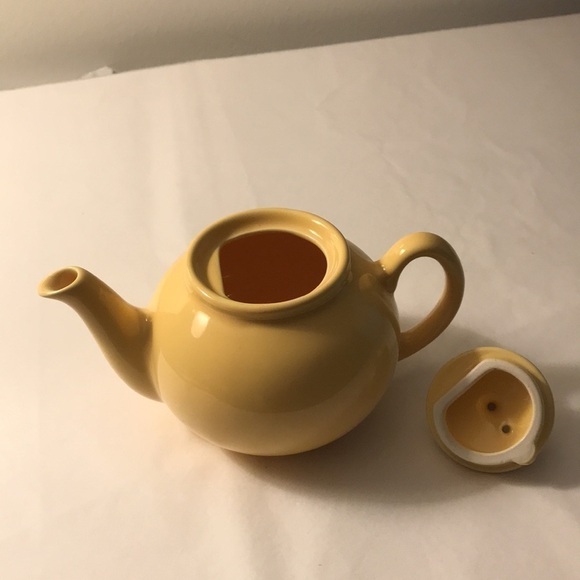 Pristine England yellow teapot no stains small chip underside lid 12oz EUC - Picture 4 of 9